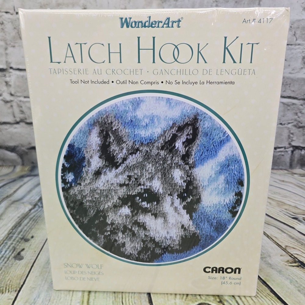 WonderArt Snow Wolf Latch Hook Kit 18" Round Rug Caron 4117 Vintage DIY Wildlife